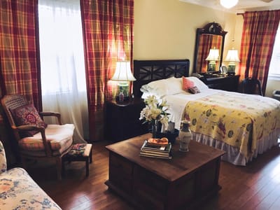 Comfortable resident room with decorative elements