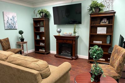 Chadwick Community Care Center, nursing home in Jackson, MS — Cozy sitting area with shelves and fireplace