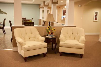 Cozy seating area with two chairs and a lamp