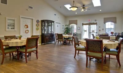 Dining room with tables and chairs set up