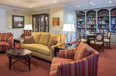 Cozy common area with bookshelves and seating