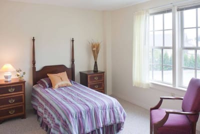 Private bedroom with a single bed and window
