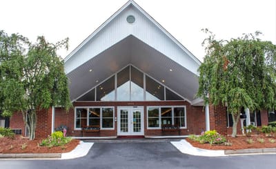Exterior view of Oaks at Conyers facility entrance