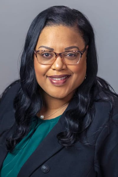 Portrait of a smiling woman wearing glasses