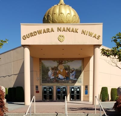 Exterior view of Guru Nanak Niwas with entrance