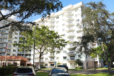 Exterior view of The Court at Palm Aire building