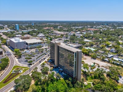 Aerial view of The Oaks of Clearwater hotel structure
