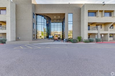Front entrance of LifeStream at Glendale