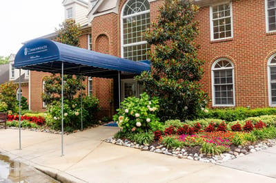 Entrance of Commonwealth Senior Living at Georgian Manor