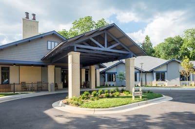 Exterior view of White Oak Manor Charlotte entrance