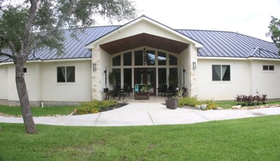 Exterior view of the Garden Ridge Senior Living entrance