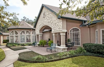 Exterior view of Carriage Inn Conroe's patio area