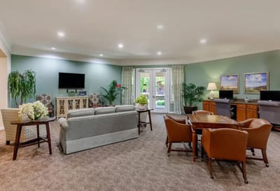 Lynridge, assisted living in Murphy, TX — Cozy lounge area with seating and decorative plants