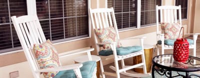 Cozy seating area with rocking chairs and colorful pillows