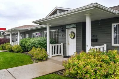 Entrance to Edgewood Billings with landscaped walkway