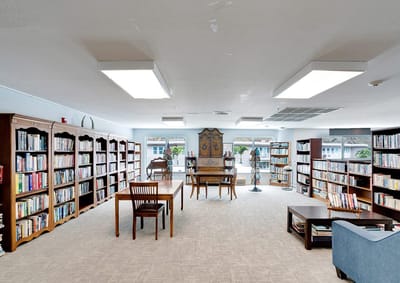 Interior view of a library with bookshelves and reading areas
