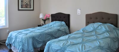 A well-furnished double room with two beds and decor