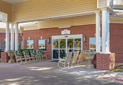 Front entrance of Lyndale Abilene Senior Living