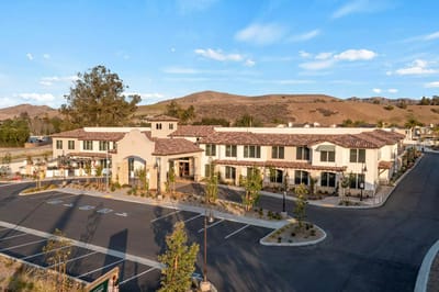 Aerial view of the Oakmont of Simi Valley building entrance