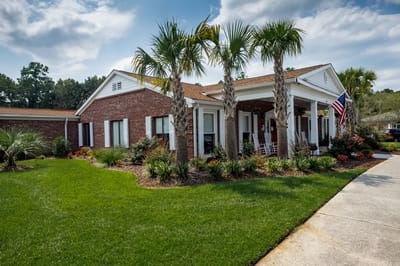Exterior view of White Oak Manor Charleston with landscaping