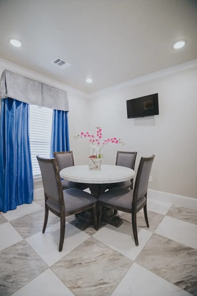 Bright dining area with a table and chairs