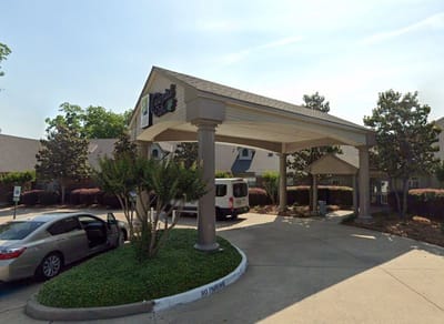 Entrance of Colonial Oaks Rehabilitation Center with vehicle