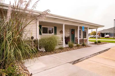 Front entrance of Edgewood Fremont with accessible path