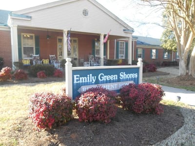 Front view of Emily Green Shores Assisted Living facility