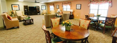 Timberlane Health & Rehab, assisted living in El Dorado, AR — Cozy common area with tables and comfortable seating