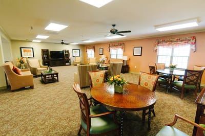 Timberlane Health & Rehab, assisted living in El Dorado, AR — Bright common area with seating and dining tables