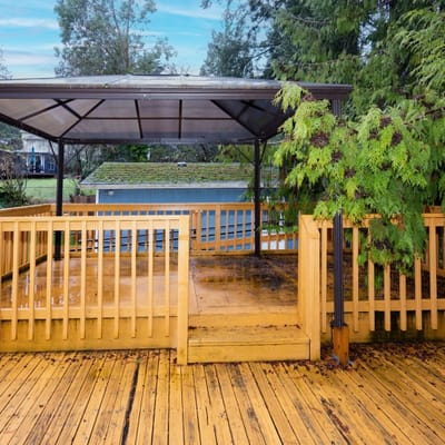 Covered outdoor gazebo in an assisted living facility