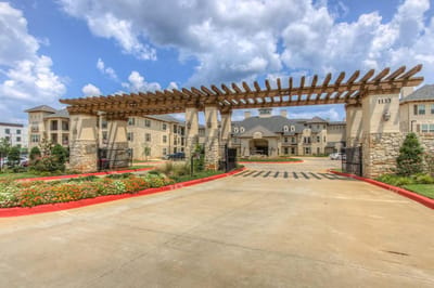 Exterior view of Arabella of Longview with landscaping
