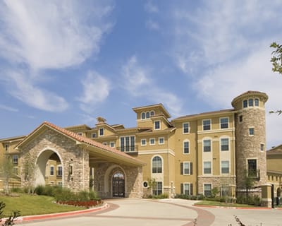 Exterior view of Evergreen at Plano facility