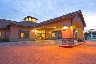 Exterior view of Meadow Oaks of Roseville's entrance