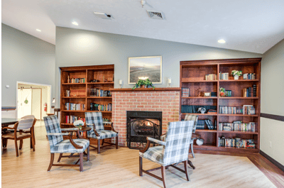 Cozy common area with comfortable seating and bookshelves