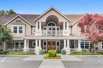 Front entrance of Aegis Gardens Fremont with landscaped area