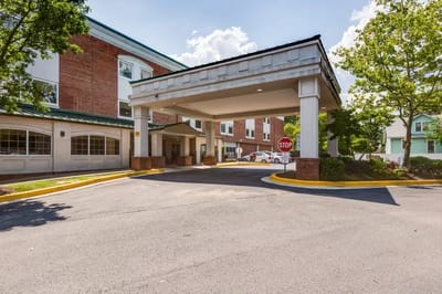 Entrance to Crescent Cities Center with landscaping