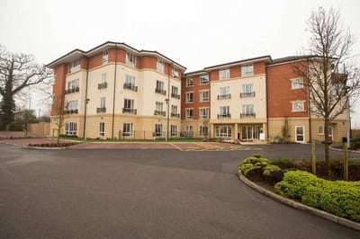 Exterior view of Cuffley Manor nursing home