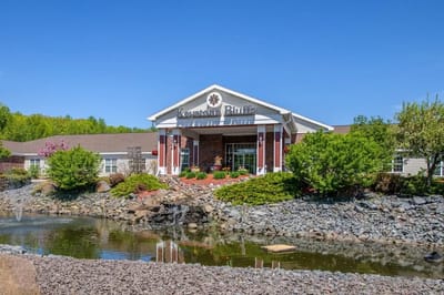 Exterior view of Keystone Bluffs Assisted Living facility