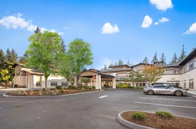 Exterior view of Sunrise of Redmond with landscaping