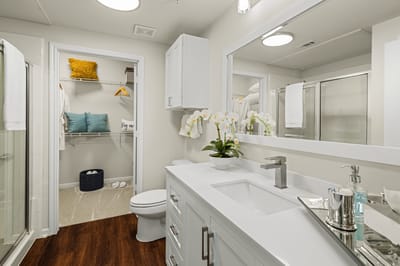 Spacious bathroom in a modern resident suite