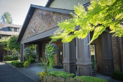 Exterior view of the Weatherly Inn Kent entrance