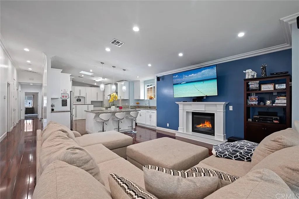 Spacious common area with modern furnishings in a living space