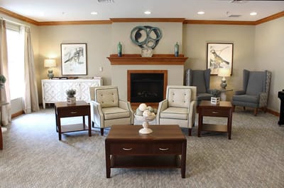 Common area with seating and decor in the facility