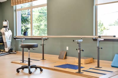 Therapy area with parallel bars for rehabilitation