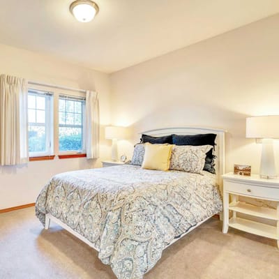 A cozy bedroom with a bed and lamps