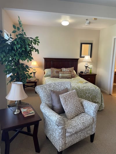 Cozy and well-furnished resident bedroom