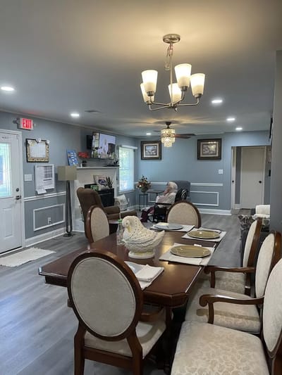 Cozy common area with dining table and resident