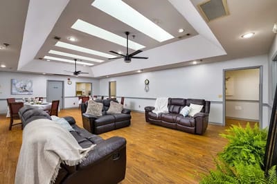Common area with seating and a cozy atmosphere