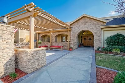 Entrance of Summerfield Memory Care of Redlands with outdoor seating